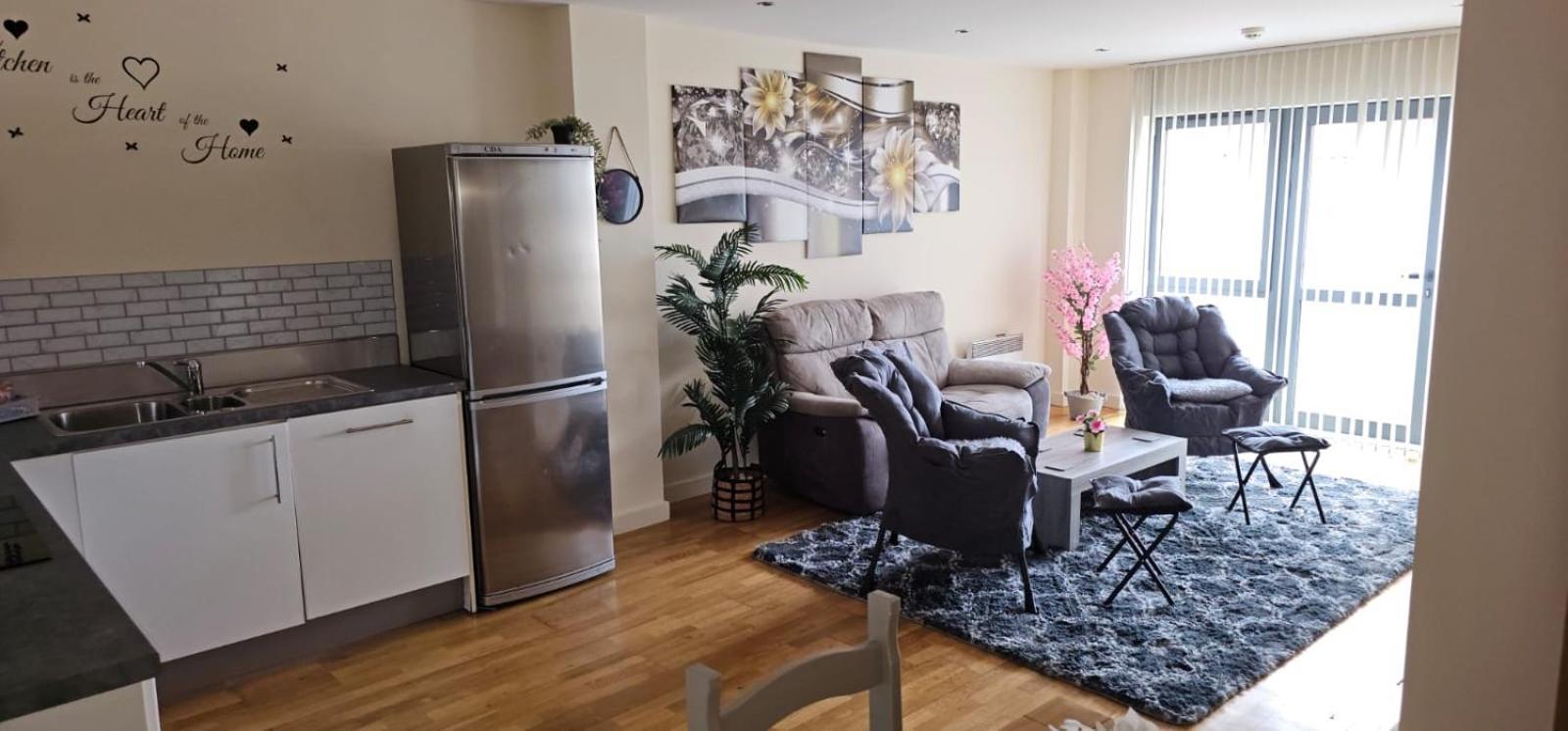 Spacious 2bdr Flat For 5 In Centre *