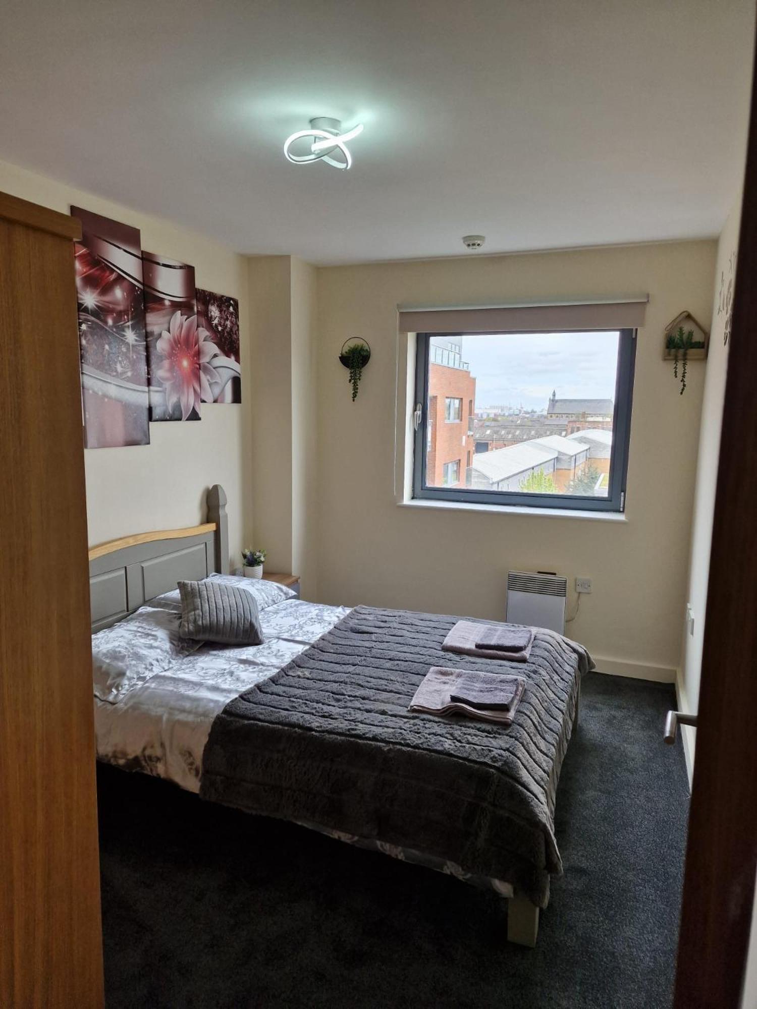 Spacious 2bdr Flat For 5 In Centre *