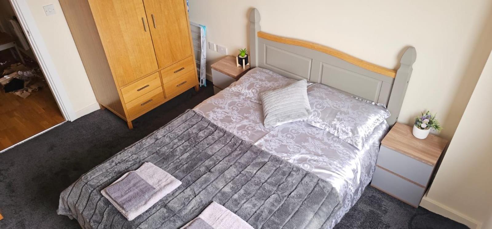 Spacious 2bdr Flat For 5 In Centre Appartement